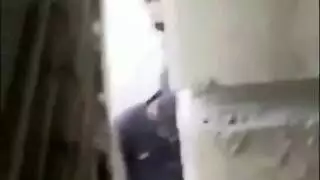  إباحية المحرمات العائلية: محاصرة المحجبة لجلسة إثارة ساخنة