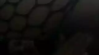 فتاة جريئة بمشابك تعرض جسدها وتضاجع نفسها
