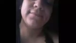 ربة منزل مثارة تتوسل لقضيب صلب