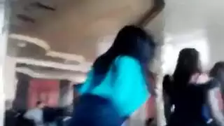 فتيات مغربيات يقدمن رقص بطني إباحي على أنغام عربية