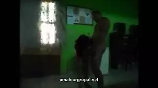 الزوج المُخْذول يشاهد زوجته تُمارس الجنس بقوة مع عشيقها
