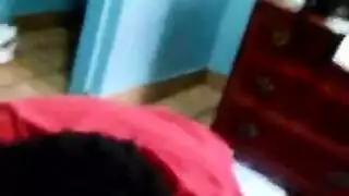 جنس صباحي صريح: رجل ملتحي يمتع زوجته الشهوانية شفهياً
