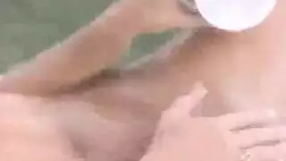 محلوقة وفاجرة: صديق هايدي ستيفنز يقص فرجها الشقراء المبلل