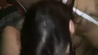 امرأة ناشبة تبلع زب وتنكح بقوة على الأريكة