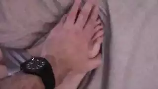 آلة جنس صناعية: مهبل بمشبك معدني، مسمار عميق في المؤخرة