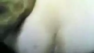 يشلح هدومها وينيكها في طيزها الكبير يشلح هدومها وينيكها في طيزها الكبير
