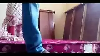 سيدة ناضجة مشعرة