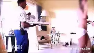 نيك المدرب في صالون الرياضة