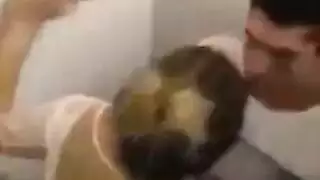 زوجان متزوجان مثاران يمارسان الجنس الصريح على كاميرا سرية