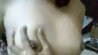 بينكها في كسها حامي من قدام