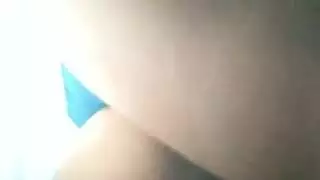 عرض كاميرا صريح منفرد لفتاة على كرسي متحرك