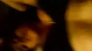 عاهرة مفلسة إميلي إكس محشوة بقضيب مزيف ضخم