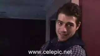 مربية شقية تنتهك ضرباً في جناح الفندق