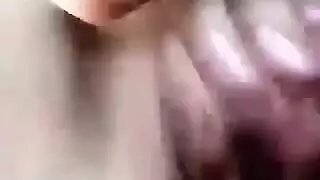 رجل عجوز قذر يمارس الجنس مع ثلاث مراهقات في علاقة جنسية جماعية صريحة