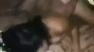 مداعبة الحلمات تؤدي إلى شرج خشن في هذا الفيديو الصريح