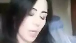مقطع تصوير خفي إباحي: جلسة استمناء علنية لفوجي أندرسون