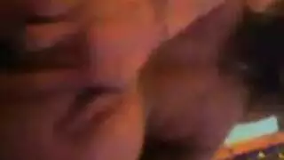 خيال جنسي جماعي: زوجة تخدم دائرة من الأصدقاء