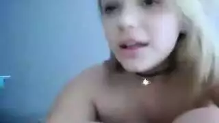 فتاة مغرية بكس حليق مستعدة لقذفتك