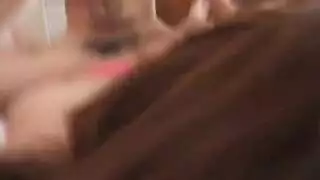 آسيوية مثيرة بصدر مثير تُضاجع بقوة من قبل شاب أبيض مجاور