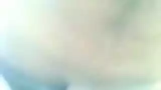 إباحية مترجمة: مدلكة تمارس الجنس مع عميل بقضيب اصطناعي وتبلع المني