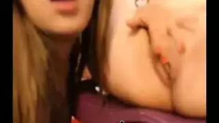 شباب مراهقون يمنحون المتعة لأصدقائهم المخلصين بمشاهد جنسية صريحة