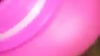 عاهرتان ساخنتان تتناوبان على ركوب قضيب سميك في هذا المشهد الإباحي