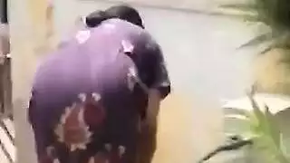 جماع جماعي صريح: فتاة صغيرة تهيمن عليها شابان أسودان