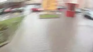 أم مفعمة بالأنوثة تمارس جنسًا قذرًا مع صديق ابنها