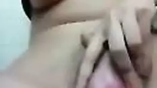 حارقات روسيات مثيرات يتعرين في فيديو إباحي صريح