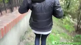 جنس قاسي مجهول في مكان منعزل