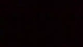 هزازات خفية وأنين خلال مكالمة جنسية مباشرة