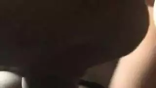 جميلات سود يأخذن الأدوار على قضيب كبير في الحمام