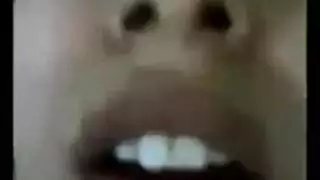 ايمي اندرسون وصديقتها في سحاق عنيف