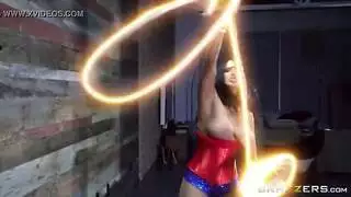 قضيب عملاق يوسع فتحة الشقراء أليكسيس فوكس الضيقة في فيلم إباحي