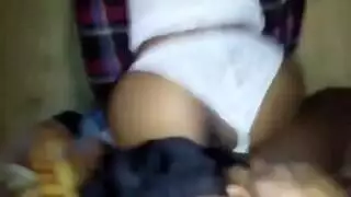 فتاتان تمارسان الجنس كلبياً في مشهد إباحي