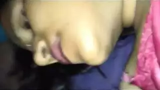 شقراء ذات أثداء ضخمة تتعرض للدخول الخلفي وتمص القضيب