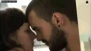 هاردكور أمام النافذة العامة: ضرب، قبلات مبللة وأحداث ما قبل الجنس المثيرة