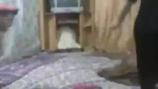 خام وغير خاضع للرقابة: فتاة عراقية ساخنة تمارس الجنس لمشاهدي الويب كام