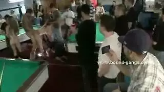 إباحية مكثفة مع صراخ ودفعات عنيفة