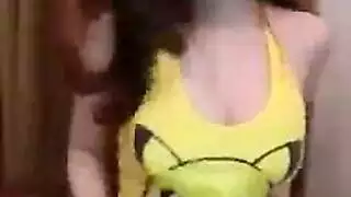 فتاة مثيرة تمارس جنس شرجي صارم وتلعب بفرجها الضيق