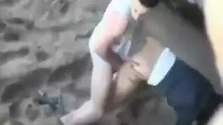 زوجة في الثلاثية كبير الثدي اليابانية شاطئ بحر