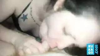 تبتلع كل قطرة من سائله