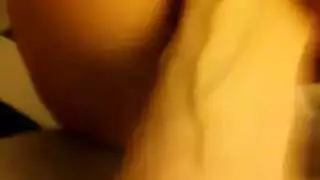 هانيو هيانا تلعب مع سراويل داخلية لها