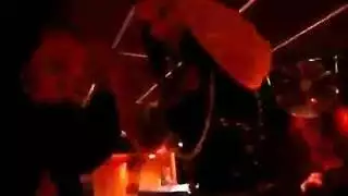 عاهرة خجولة لا تقاوم تصوير الأفلام الإباحية مع حريمها