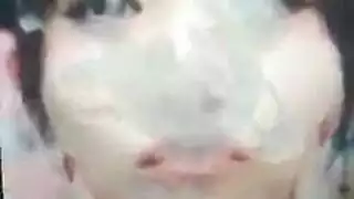 جسد ليزا جونسون الخنثوي المراهق يُدمر في أوgy جماعي