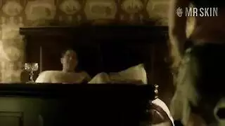 مراهقة تغوي معلمتها في فيلم سحاق مثلي صارخ داخل الفصل