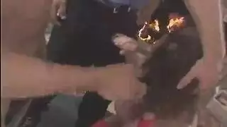 ماراثون هزات جماعية مع نزول السوائل