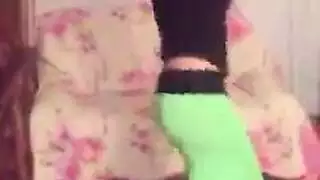 نجمات إباحية مراهقات: حارقات قانونيات في جنس جماعي