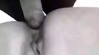 بنات بريئات يفقدن عذريتهن في مشهد إباحي صعب