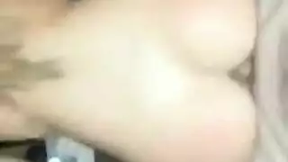 فرج صغير جاهز لممارسة جنسية ثلاثية قاسية